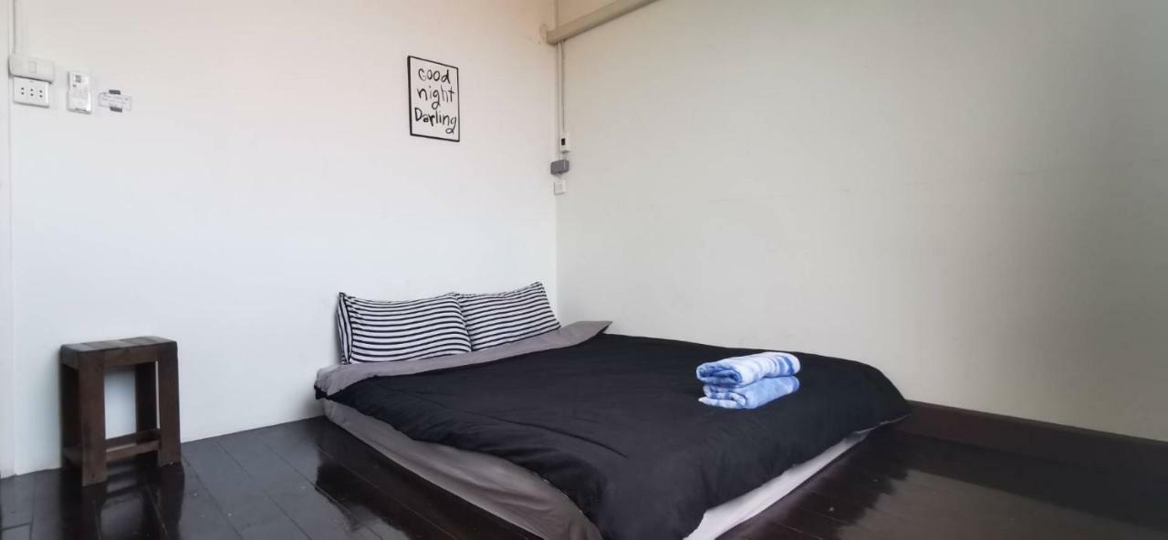 Sla Bar N'Bed Vandrerhjem Bangkok Eksteriør bilde